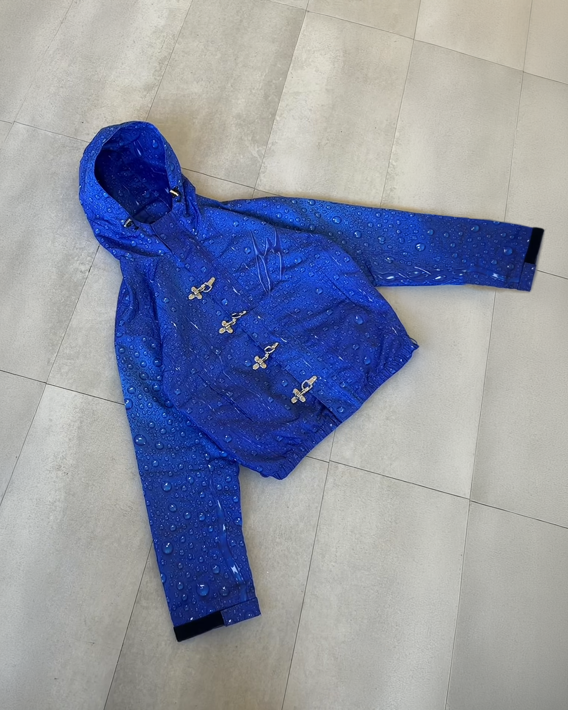 WATERDROP WINDBRAKER